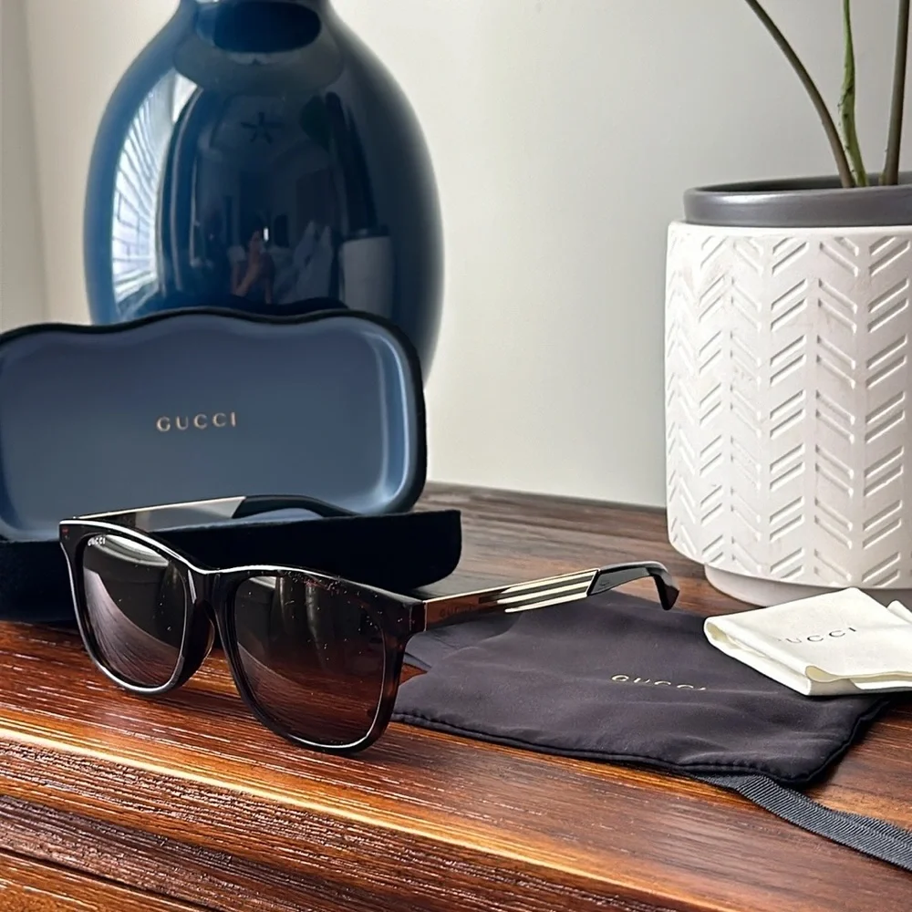 Gucci elegant sunglasses
